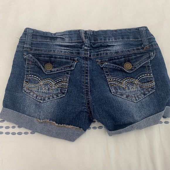 Wallflower | Size 5 | Medium Wash Jean Shorts - Picture 2 of 2
